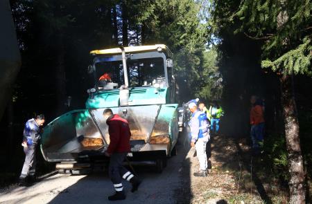 ASFALTIRANJE V BEGUNJAH 02 FOTO LJUBO VUKELIČ